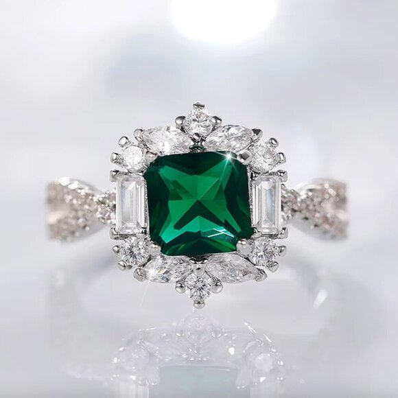 NEW 18k White Gold Emerald Diamond Ring - Picture 3 of 8